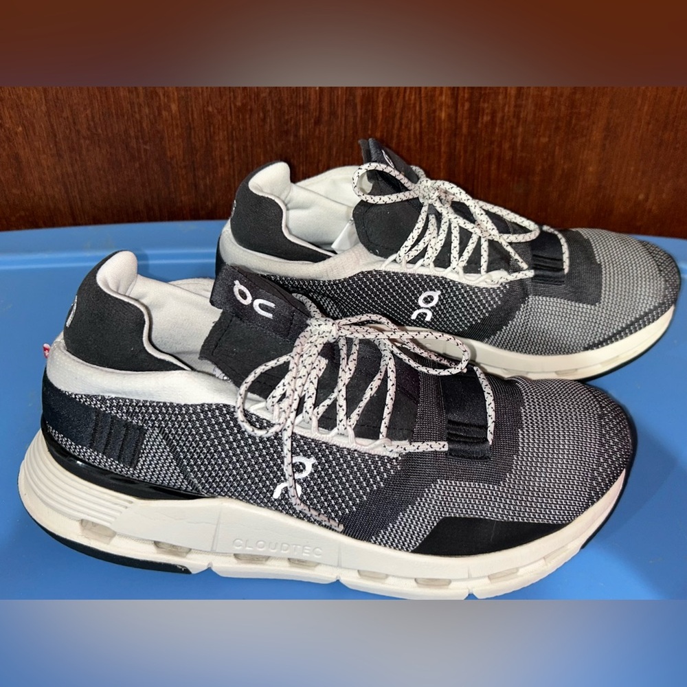 On Cloudnova Men’s Size 9.5 Black White Athletic Running Shoes